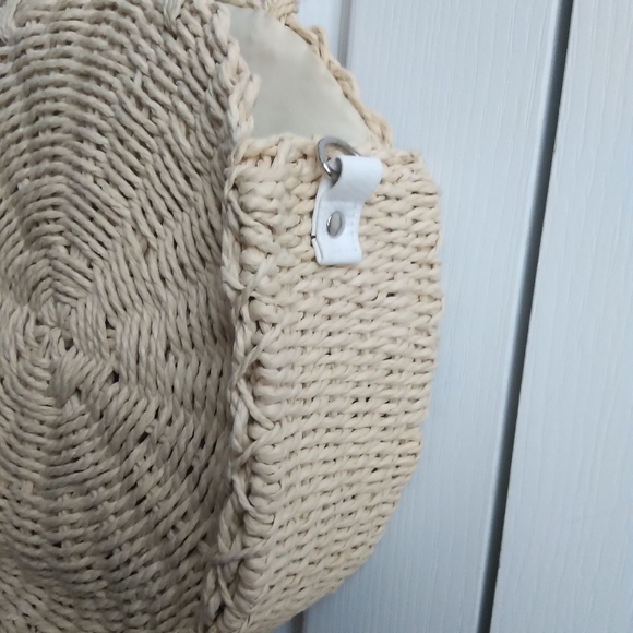 Round Woven Straw Summer Purse - Picture 5 of 11